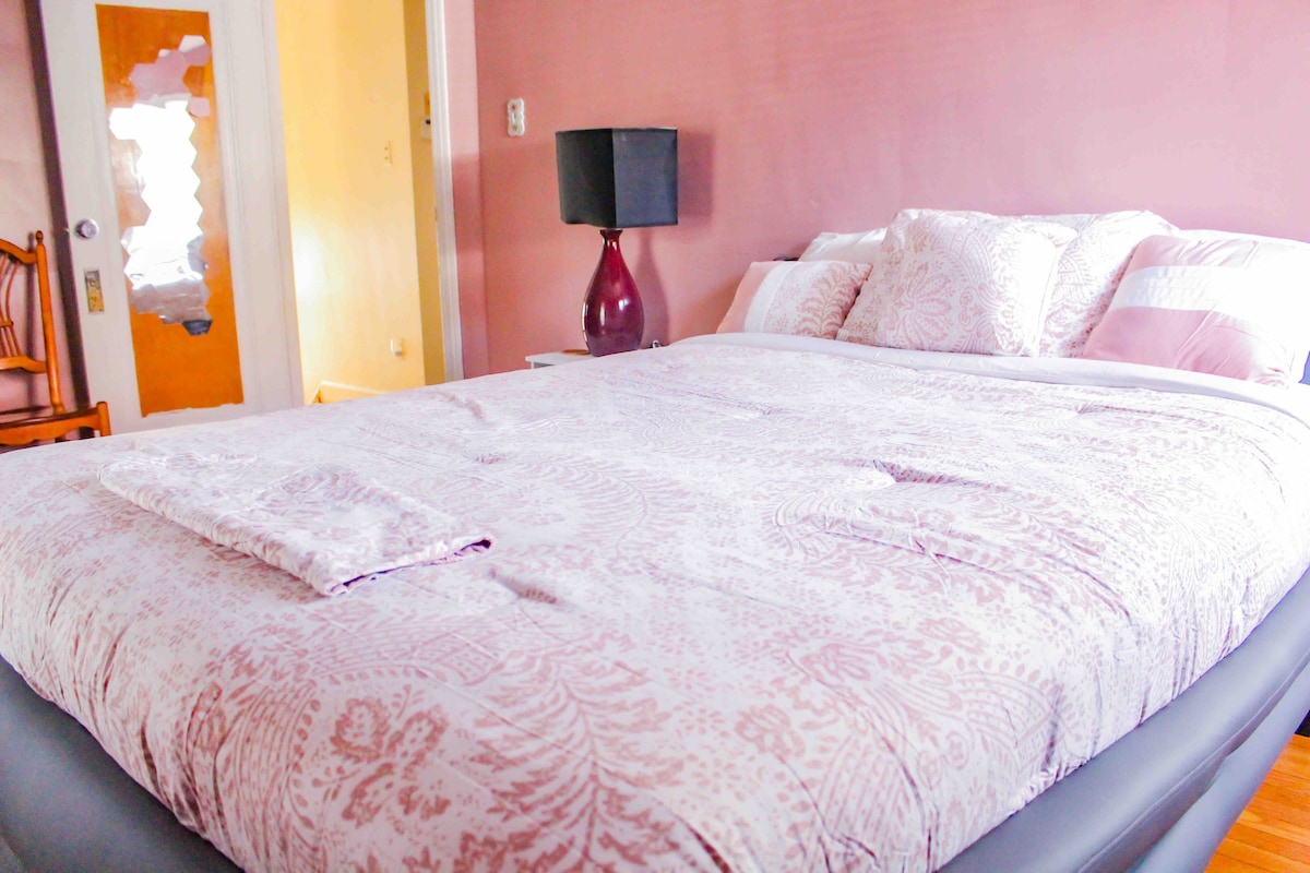 Мојата омилена спална соба со прицврстена соба во дворот