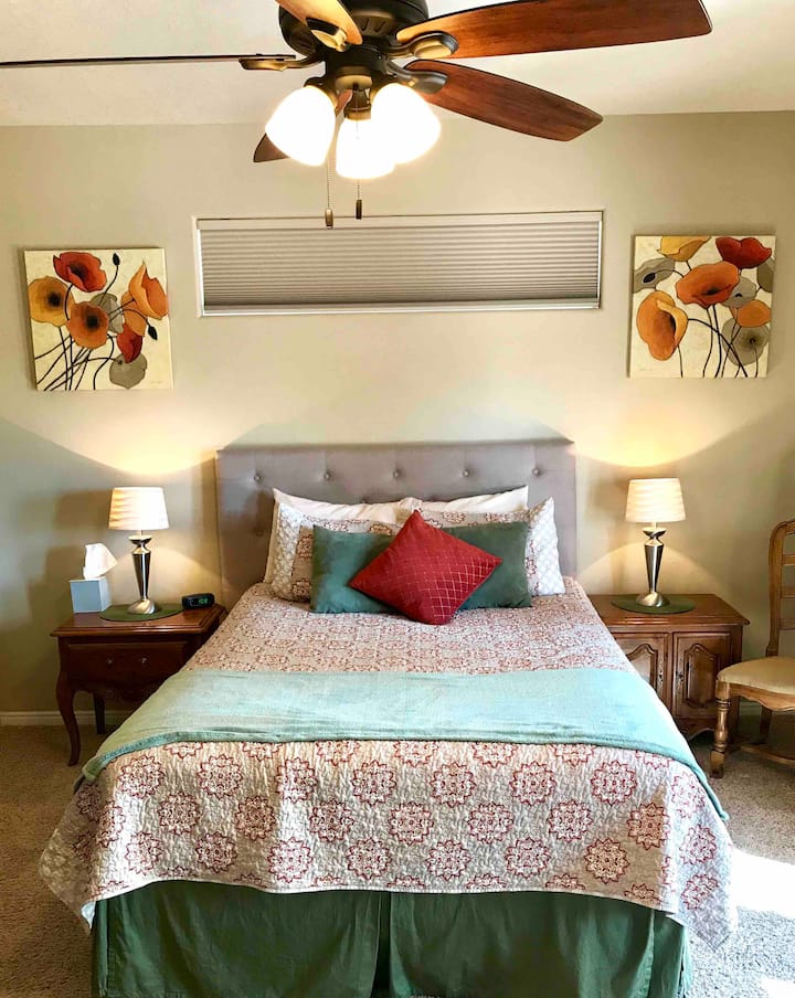 Red Mtn Mstr Suite and Spa w/hot tub n fire pit(B)