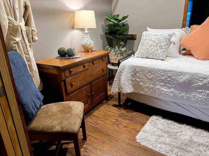 Trundle Room- located right off Master Bedroom -2 single beds