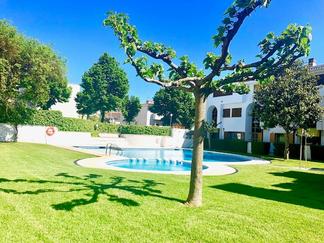 Best Summer (3 story) House – Pool / Garage