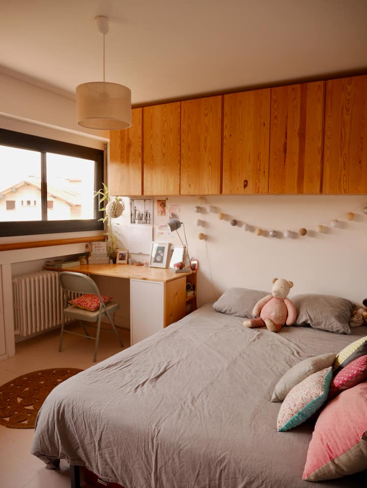 Ოთახი 2 ზემოთ, საწოლი 140