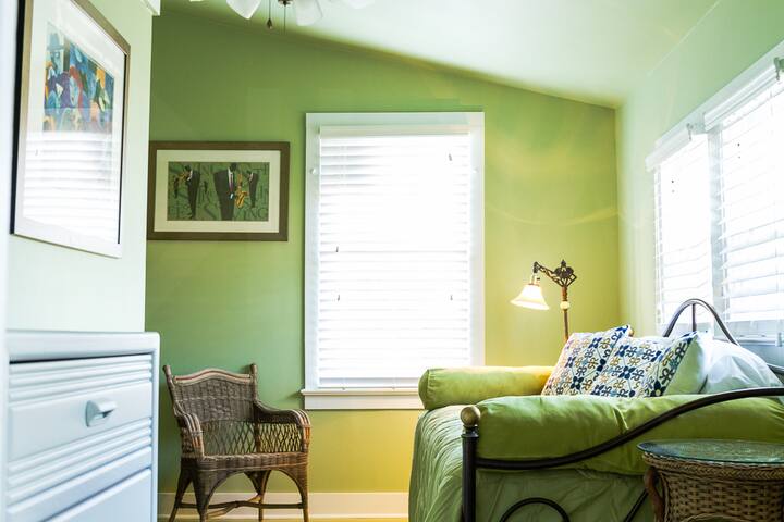 The Little House on Bayou Rd gallery image 4