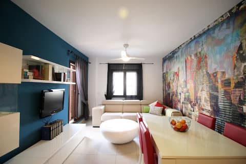 Top performing Airbnb: Beachfront 2 bedr East Malaga in Echeverría Del Palo