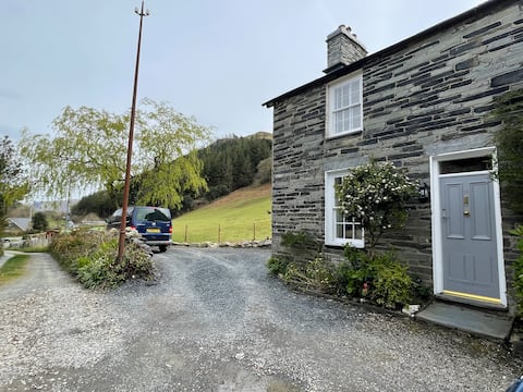 Fabulous valley views Slate Miners 1860s Cottage