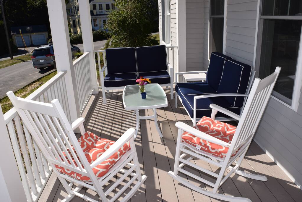 The front porch is the perfect spot for coffee and a bagel from Scratch Bakery or a donut from the Cookie Jar! At night, enjoy a glass of wine and watch the sunset over the Bay.