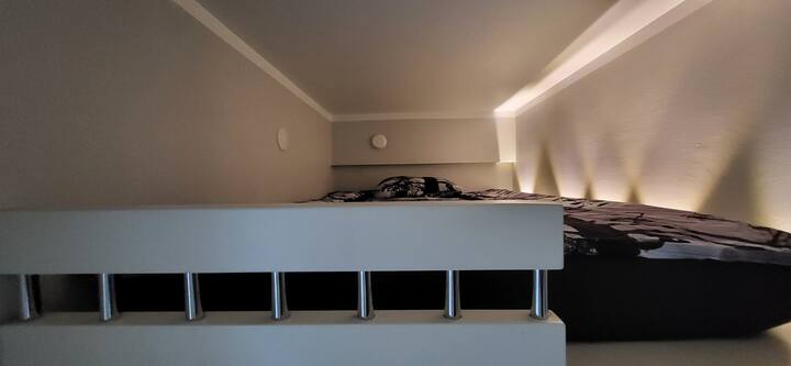 شقة علوية لسريرين  
140 × 200