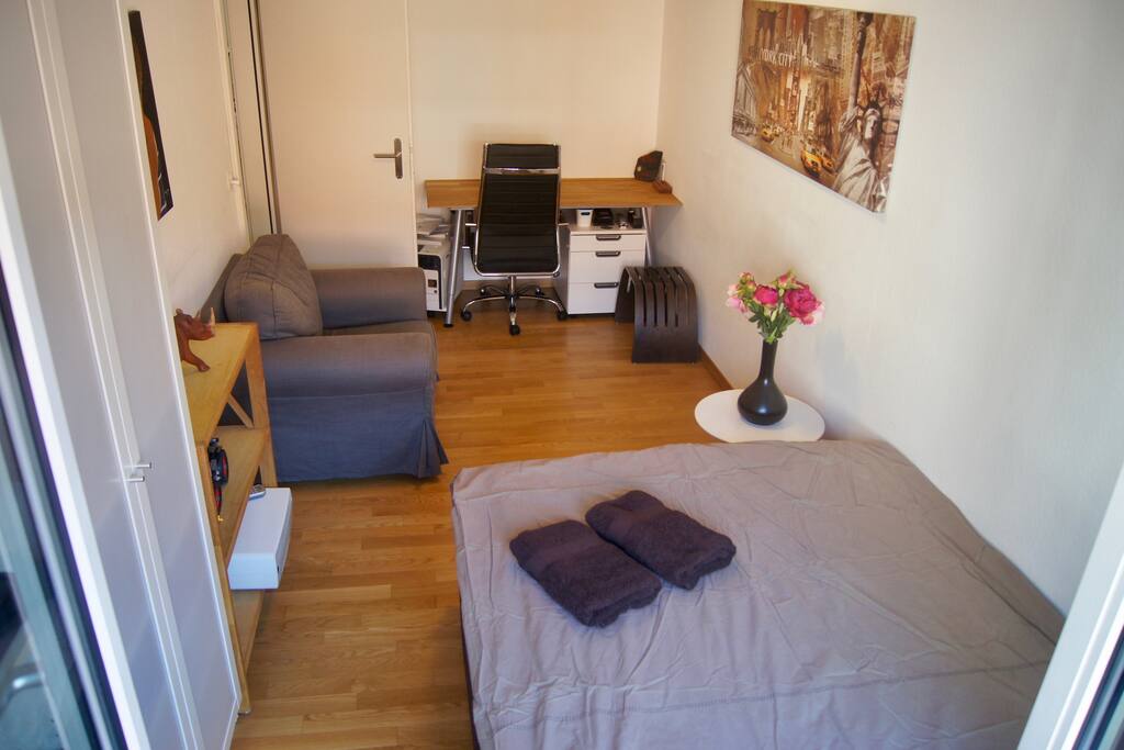 The room is maximum for 2 people