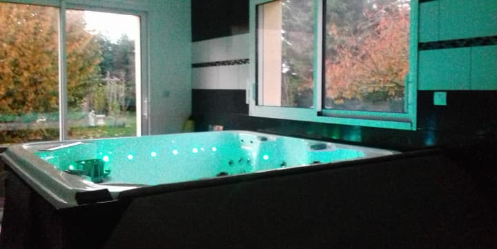 Jacuzzi Dans Chambre D'hôtes. - Ouistreham
