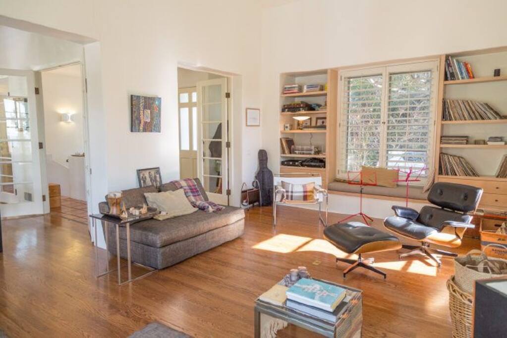 Living room (upper level)