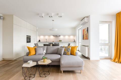 Top performing Airbnb: Apartment 120 m, 4 Bedroom, Parking, A/C in Praga Południe