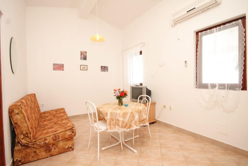 Dining room, Surface: 13 m²