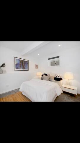 Private room in a newly renovated flat Bondi Beach