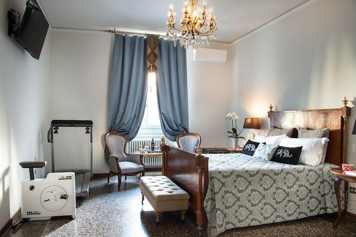 ☆Contemporary Suites☆ Central Ap. Parking & Gym gallery image 4