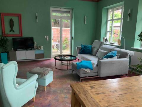 Spacious living in the old town (with parking)