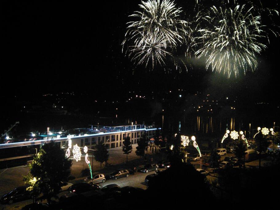 FOGO NO RIO DOURO EM FESTA POPULAR