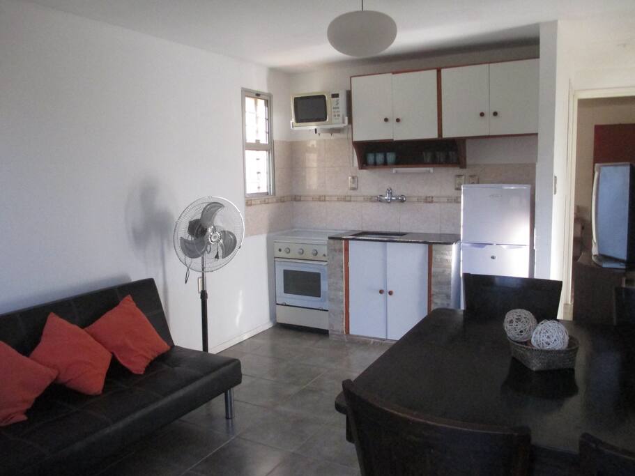 Kitchenette con agua caliente.