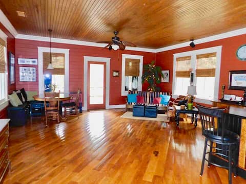 Top performing Airbnb: The Cottage for Two in Summerville