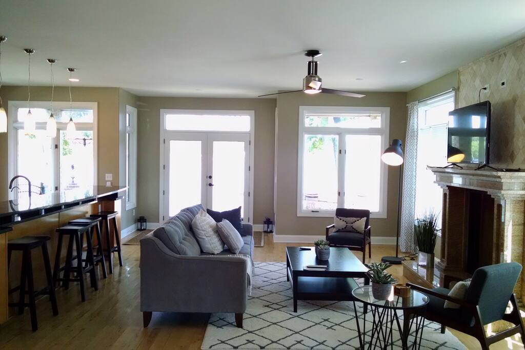 Gorgeous, living space with fireplace and panoramic lake views!