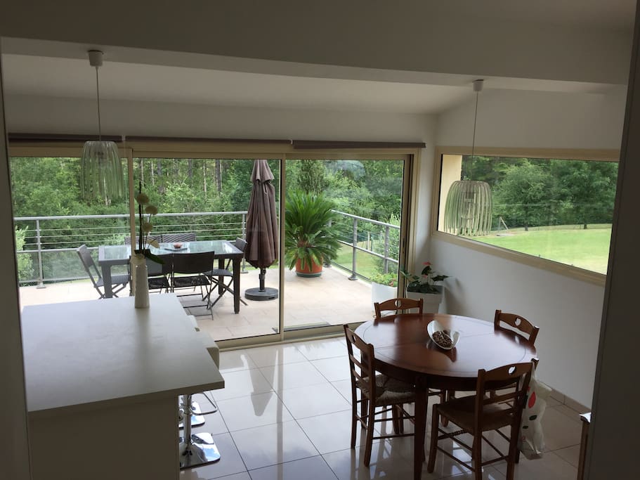 piece claire et conviviale