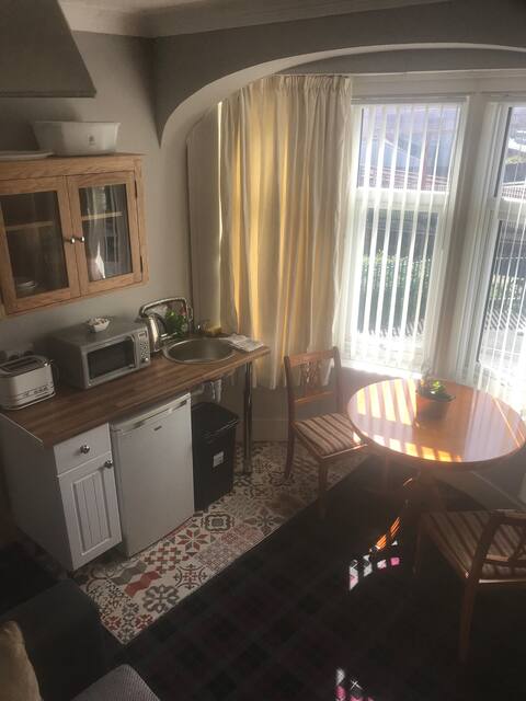 The Cozy 1 bed Condo overlooking pleasure  beach