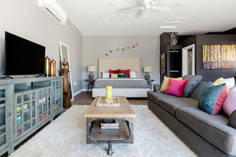 Top performing Airbnb: Spacious Studio in Uptown Historic Neighborhood in Alhambra