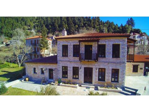 Seasons-Winter 5 Bedroom Home 250m2