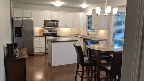 Cozy 2 Bedroom Upper Level Suite