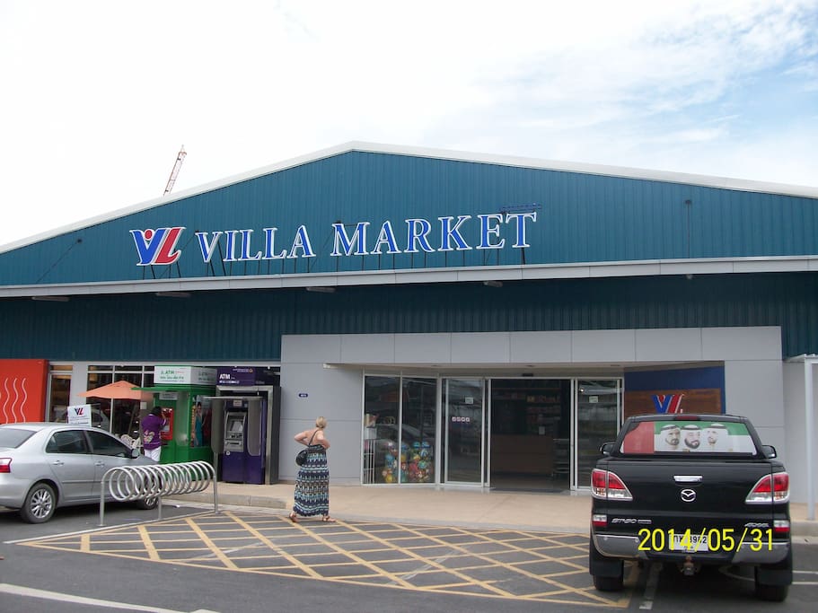 3 minutes to villa market
