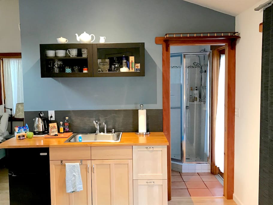 Updated - kitchenette - sink, microwave & toaster oven available