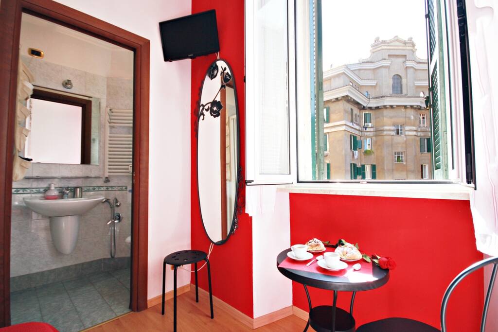 AUDREY CON BAGNO PRIVATO IN CAMERA