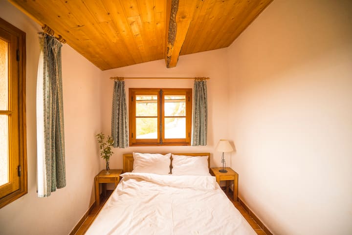 塔楼的卧室面向西方。