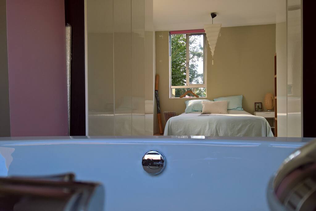 Bath en suite, comfortable bed with lake view