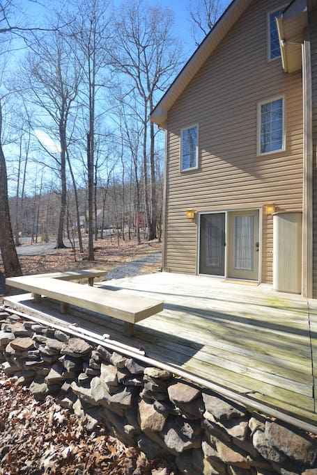 Private/keyless entrance and back deck.