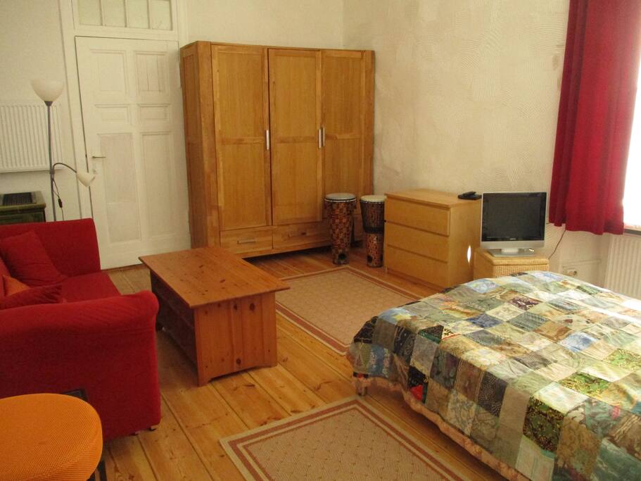 großzügiges Zimmer