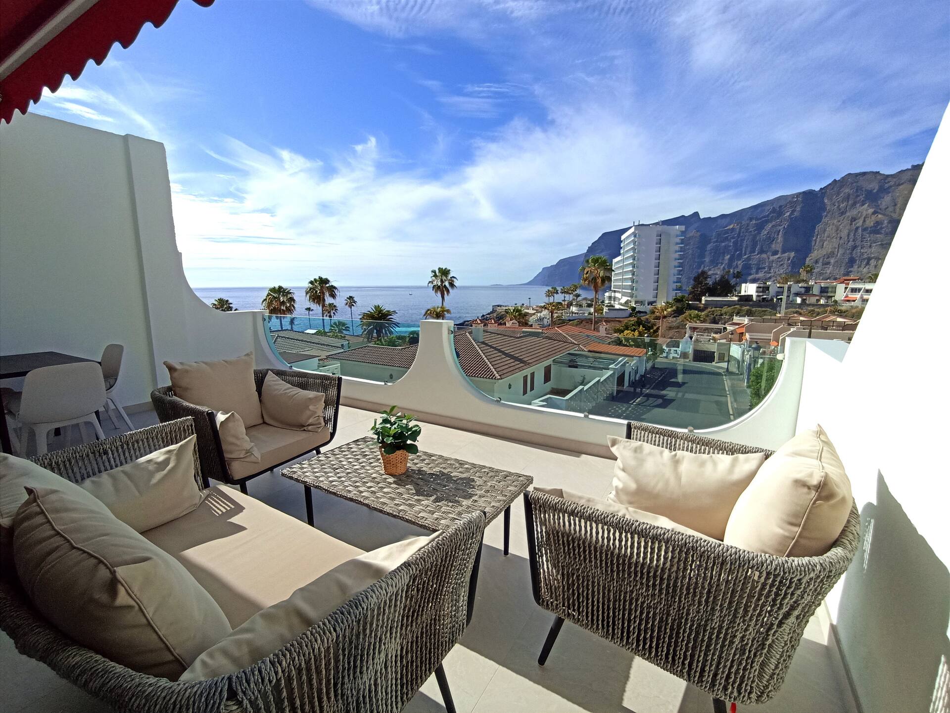 Medusa. Modern & New, Stunning View Holiday Home