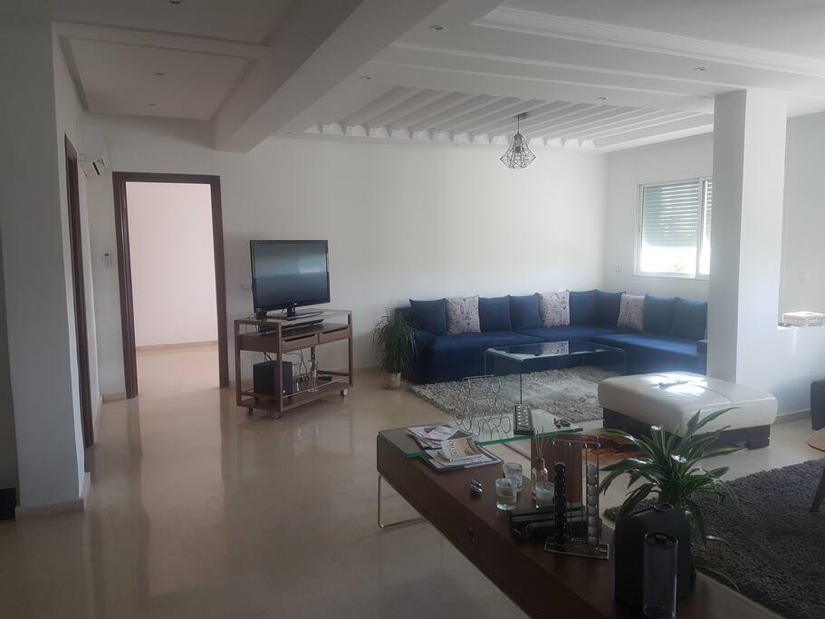 salon 1 avec vue sur chambre secondaire