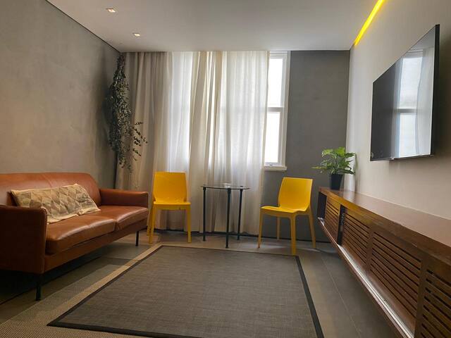 Apt Inteiro- Leblon RJ 2 Qts reformado com garagem