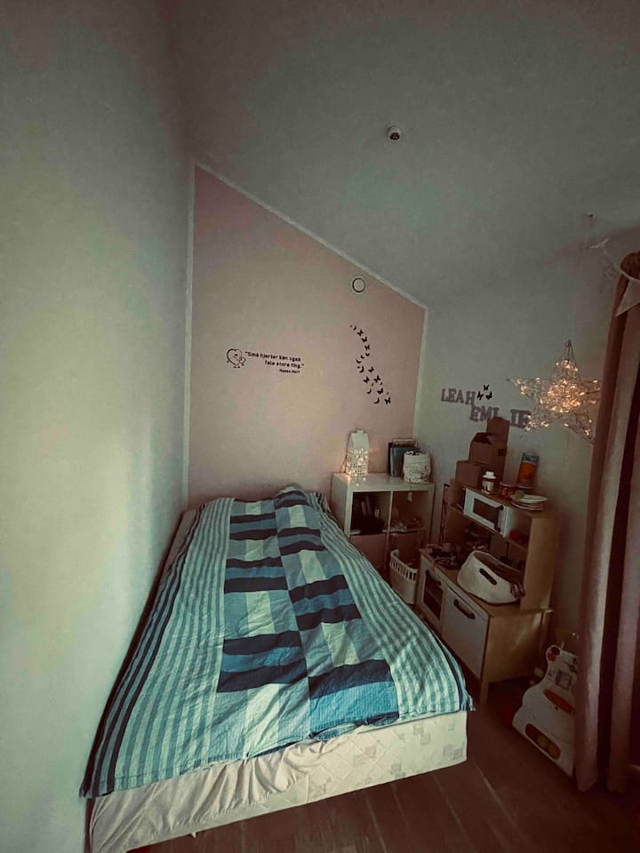 Spavaća soba s 120 kreveta