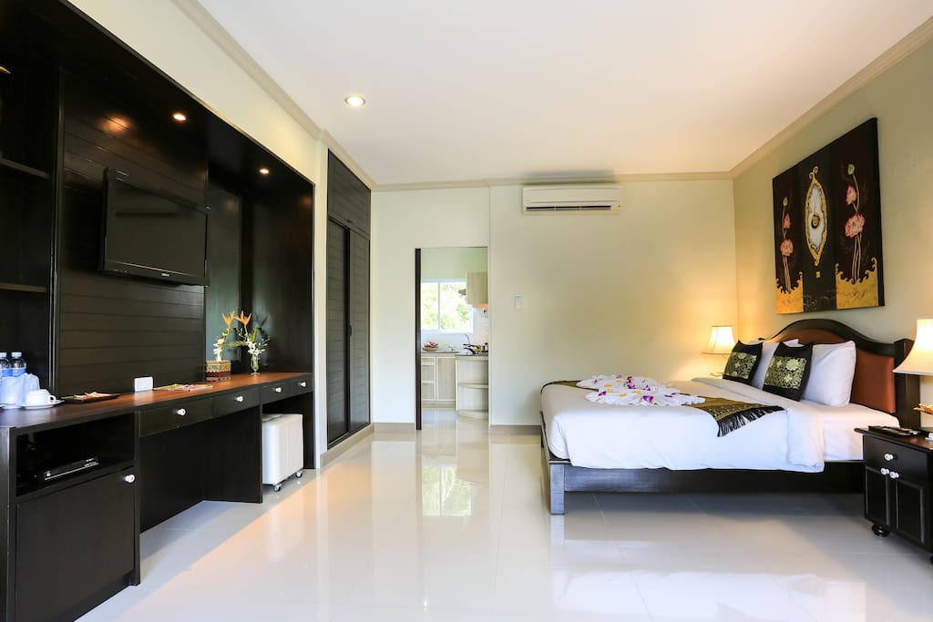 Deluxe kitchen
Bedroom
