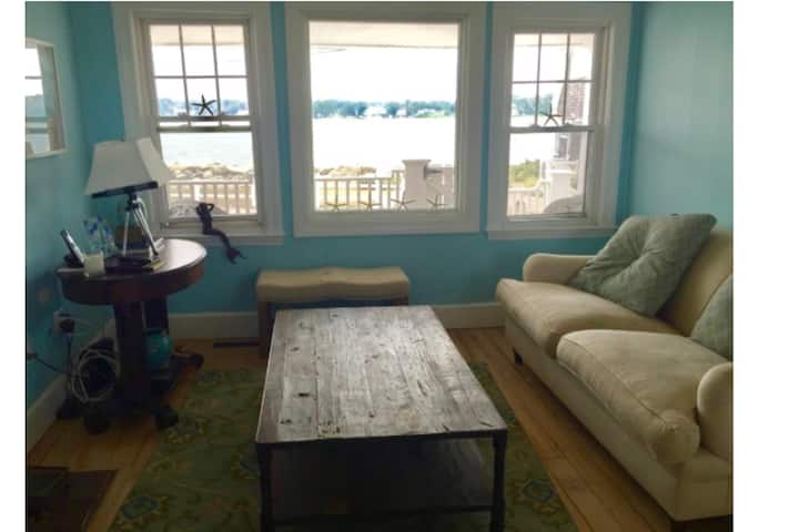 Beach Cottage On Lighthouse Rd. With Ocean Views. - Marshfield, MA