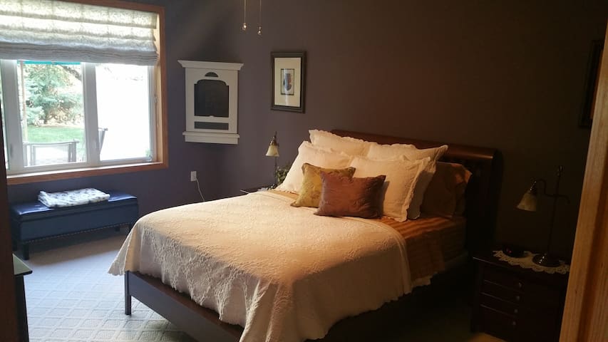 Charming comfortable private townhome