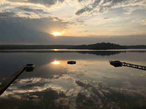 Idyllic family retreat - spacious lake home,