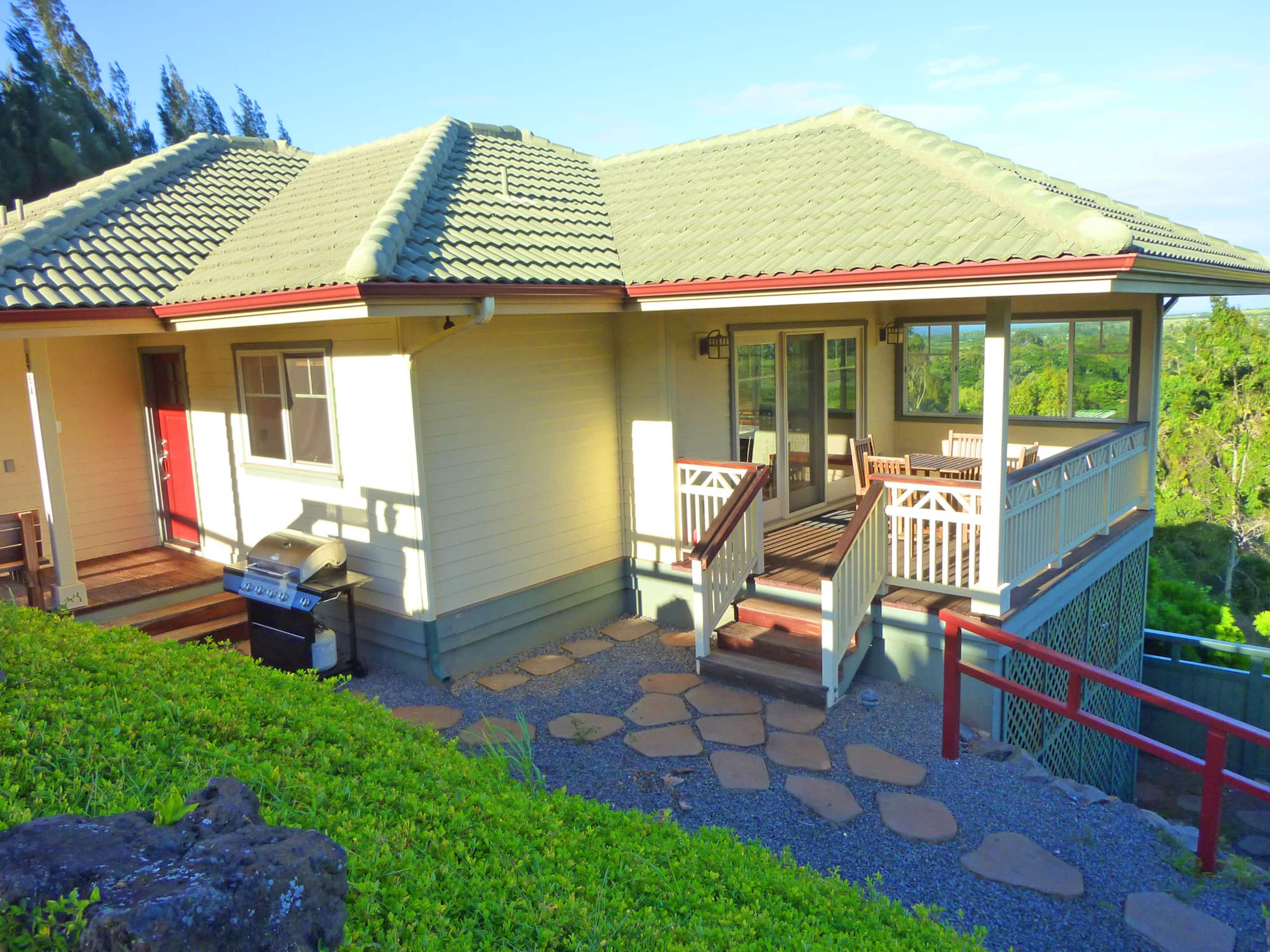 Home in Haiku-Pauwela · ★4.91 · 2 bedrooms · 3 beds · 1 bath - Photo 7