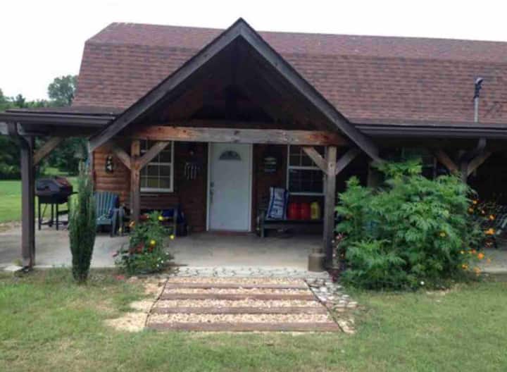 Bez Valley Farm Cabins for Rent in Nunnelly, Tennessee, United States