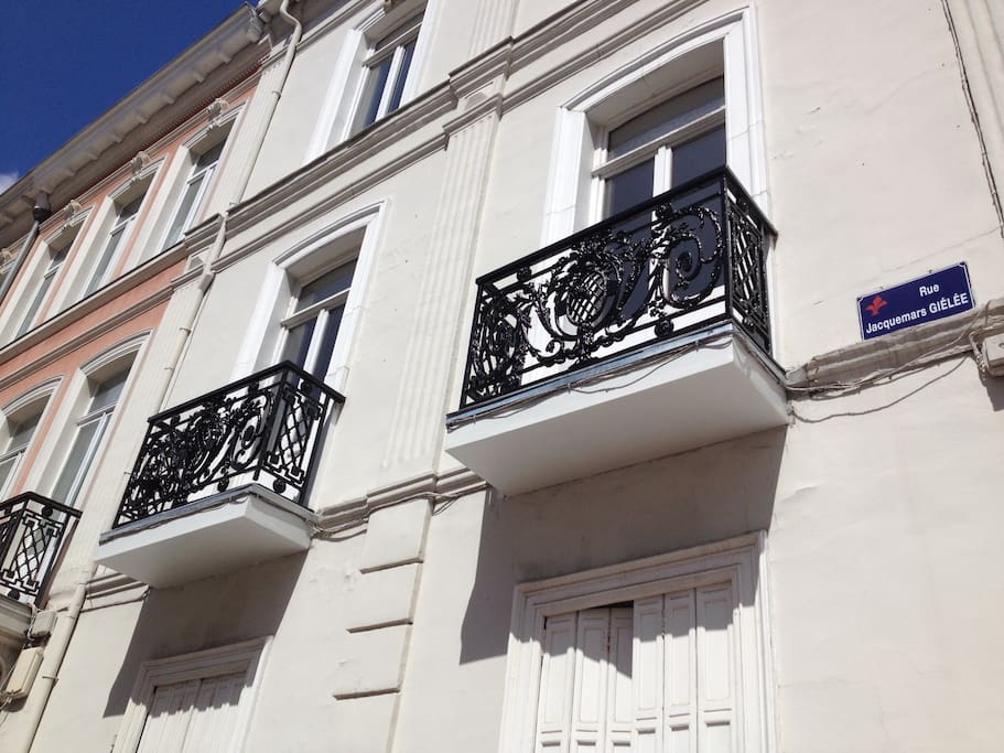 balcon et raffinement, vue dégagée