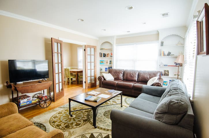 Downtown Cottage @ Castlewood Park