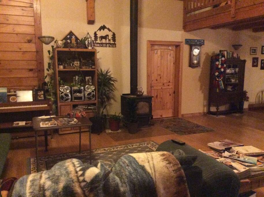 Country Log Home close to Portland AND ski areas! Houses for Rent in