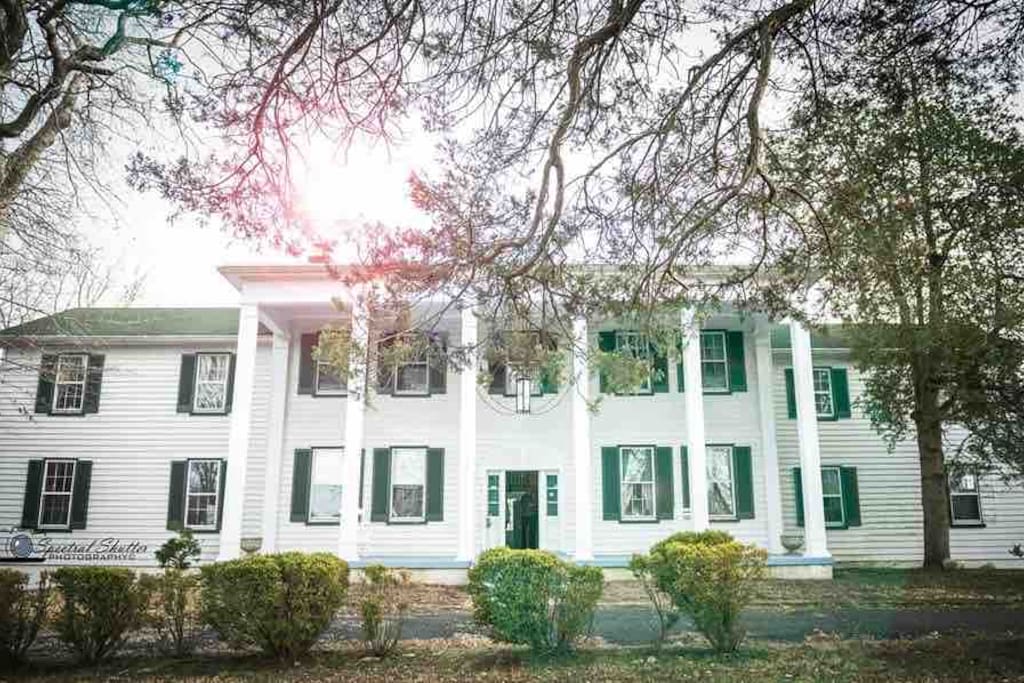 Linville Manor (Historic 1800s Mansion) Houses for Rent in Upper