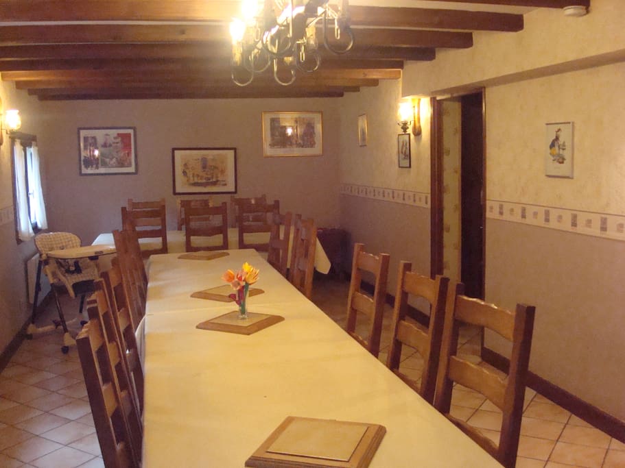 Salle à manger 18 personnes