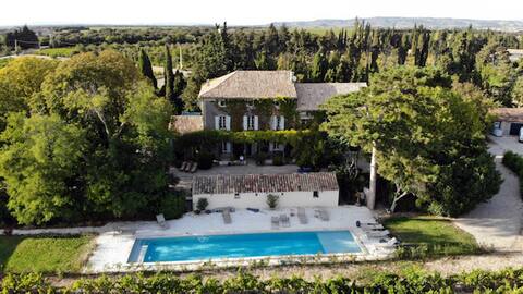 ODYLEE wine estate 2 houses 32 people